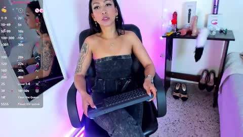 Snapshot of sasha_brattz chatting on 10/21/25, 02:01 Sasha Brattz online show from 10/21/25, 02:01