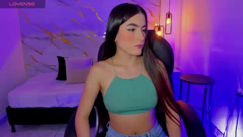 Snapshot of sasha_kendrick chatting on 03/07/25, 10:32 Sasha online show from 03/07/25, 10:32