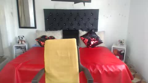 Snapshot of sasha_maturee chatting on 01/19/25, 07:26 sasha maturee online show from 01/19/25, 07:26