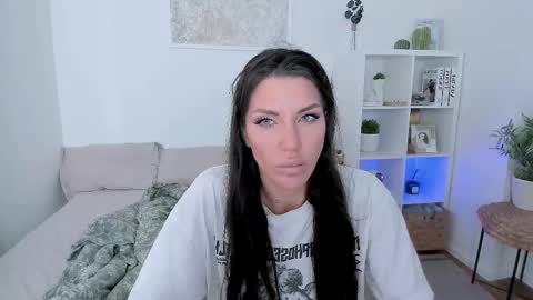 Snapshot of sasha_miro chatting on 09/19/25, 02:02 Sasha Miro online show from 09/19/25, 02:02