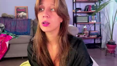 Alexandra Sasha in short online show from 09/11/25, 06:35