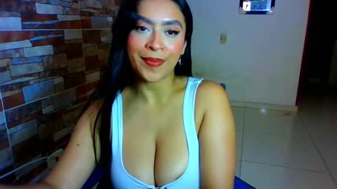 Snapshot of sasha_rose23 chatting on 01/14/25, 08:59 Camila online show from 01/14/25, 08:59