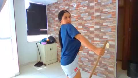 Snapshot of sasha_rose23 chatting on 10/15/25, 05:35 Camila online show from 10/15/25, 05:35