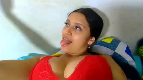 Snapshot of sasha_rose23 chatting on 10/24/25, 07:54 Camila online show from 10/24/25, 07:54