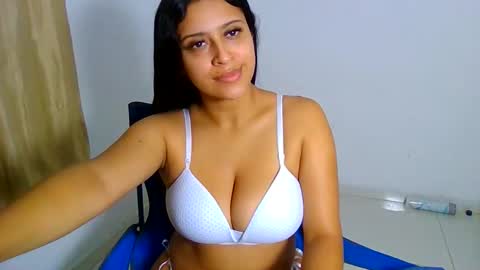 Snapshot of sasha_rose23 chatting on 12/16/25, 09:25 Camila online show from 12/16/25, 09:25