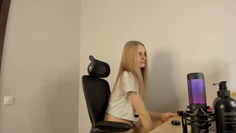 Snapshot of sasha_vesmus chatting on 11/14/25, 08:51 Sasha Vesmus online show from 11/14/25, 08:51