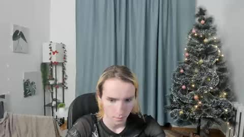 Snapshot of sasha_vesmus chatting on 12/16/25, 09:20 Sasha Vesmus online show from 12/16/25, 09:20