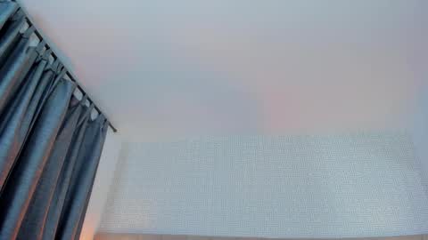 Snapshot of sasha_wolff chatting on 11/18/25, 11:48 Sasha online show from 11/18/25, 11:48