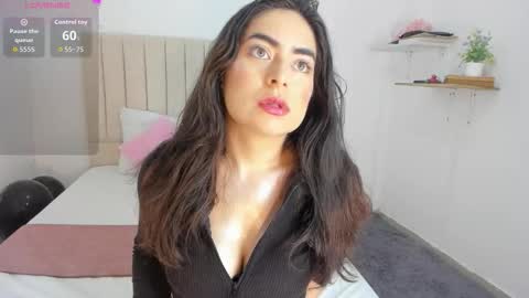 Snapshot of sashaa_petit chatting on 09/12/25, 11:21 Sashaa online show from 09/12/25, 11:21