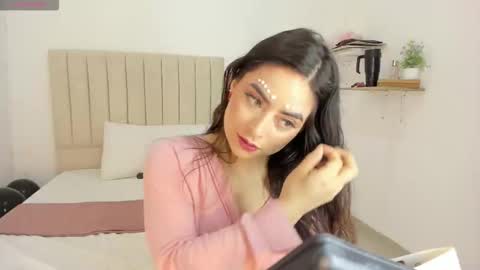 Snapshot of sashaa_petit chatting on 09/17/25, 11:34 Sashaa online show from 09/17/25, 11:34