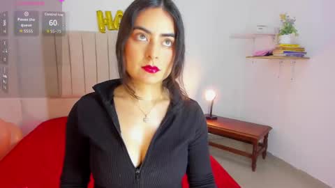 Snapshot of sashaa_petit chatting on 10/14/25, 11:44 Sashaa online show from 10/14/25, 11:44