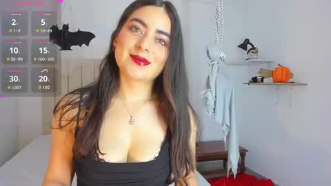 Snapshot of sashaa_petit chatting on 10/21/25, 11:44 Sashaa online show from 10/21/25, 11:44