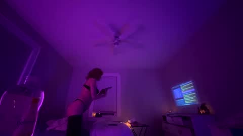 Snapshot of sashaminx6969 chatting on 12/18/24, 06:21 Sasha online show from 12/18/24, 06:21