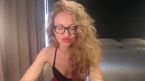 Sasha online show from 11/09/25, 04:22