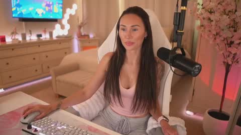 sashawest_official online show from 04/14/26, 04:02