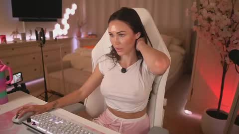 sashawest_official online show from 04/16/26, 11:51