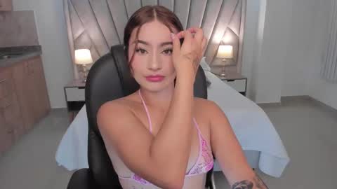 Snapshot of saskia_litt chatting on 12/18/25, 04:29 saskia litt online show from 12/18/25, 04:29