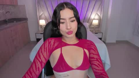 Snapshot of saskia_litt chatting on 12/21/25, 04:08 saskia litt online show from 12/21/25, 04:08