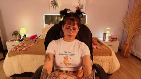 Snapshot of saskia_vellour chatting on 04/30/26, 07:09 saskia_vellour online show from 04/30/26, 07:09