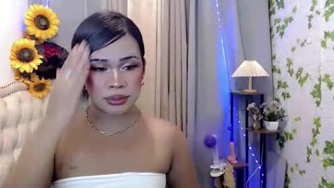 sassy_tinaxx online show from 11/25/25, 11:54