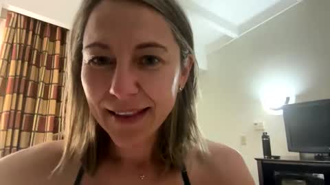 Snapshot of sassyella chatting on 12/06/24, 11:14 Sassyella online show from 12/06/24, 11:14