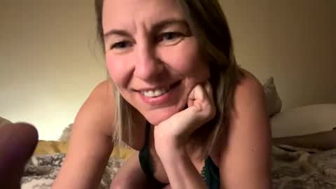 Snapshot of sassyella chatting on 12/14/24, 08:23 Sassyella online show from 12/14/24, 08:23