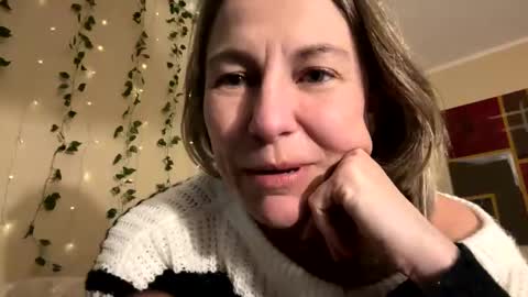 Snapshot of sassyella chatting on 01/12/25, 08:36 Sassyella online show from 01/12/25, 08:36