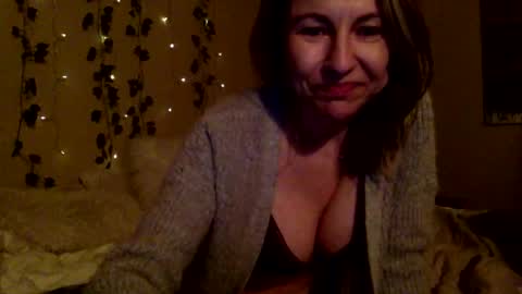 Snapshot of sassyella chatting on 02/28/25, 06:21 Sassyella online show from 02/28/25, 06:21