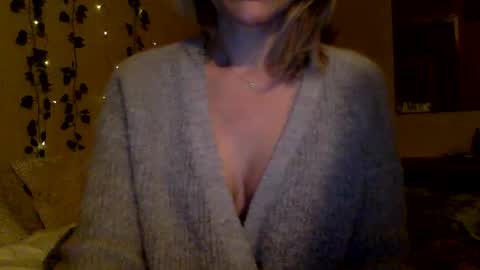 Snapshot of sassyella chatting on 03/08/25, 10:43 Sassyella online show from 03/08/25, 10:43