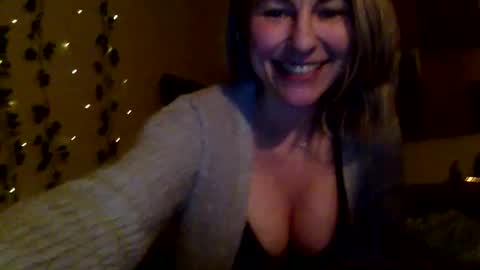 Snapshot of sassyella chatting on 03/10/25, 05:00 Sassyella online show from 03/10/25, 05:00