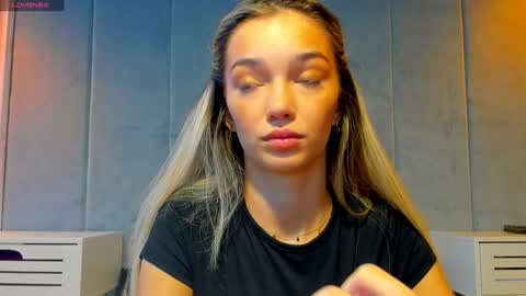 Snapshot of sassyt33n chatting on 09/09/25, 08:25 sassyt33n online show from 09/09/25, 08:25