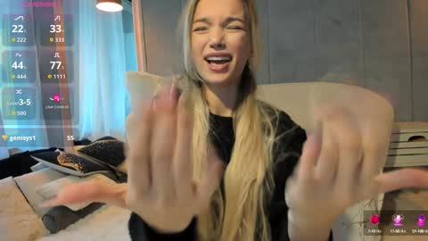 Snapshot of sassyt33n chatting on 09/25/25, 08:40 sassyt33n online show from 09/25/25, 08:40