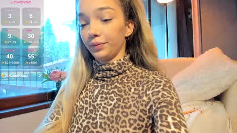 Snapshot of sassyt33n chatting on 09/28/25, 08:20 sassyt33n online show from 09/28/25, 08:20