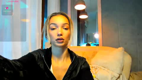 Snapshot of sassyt33n chatting on 10/08/25, 08:23 sassyt33n online show from 10/08/25, 08:23