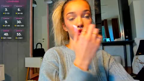 Snapshot of sassyt33n chatting on 10/20/25, 09:21 sassyt33n online show from 10/20/25, 09:21