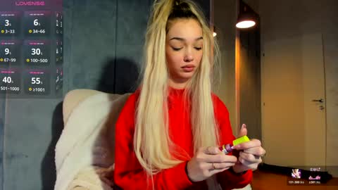 Snapshot of sassyt33n chatting on 10/26/25, 09:15 sassyt33n online show from 10/26/25, 09:15