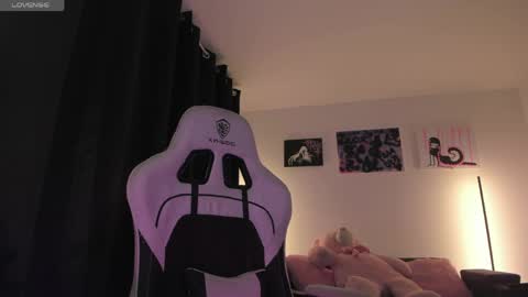    im expecting 300 thumbs up on my altar online show from 04/29/26, 11:44