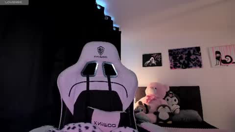 Snapshot of satanbabee_ chatting on 06/22/26, 09:34 im expecting 300 thumbs up on my altar online show from 06/22/26, 09:34