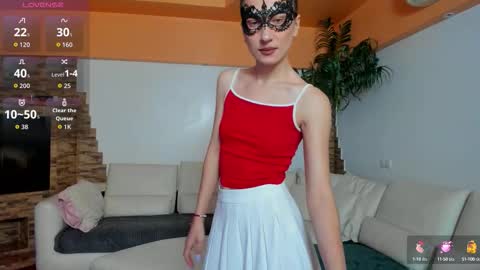Snapshot of satelira chatting on 10/04/25, 10:02 Feliz online show from 10/04/25, 10:02