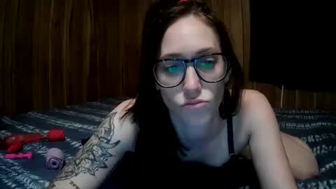 Snapshot of satindreamsxxx chatting on 05/10/26, 01:44 satindreamsxxx online show from 05/10/26, 01:44