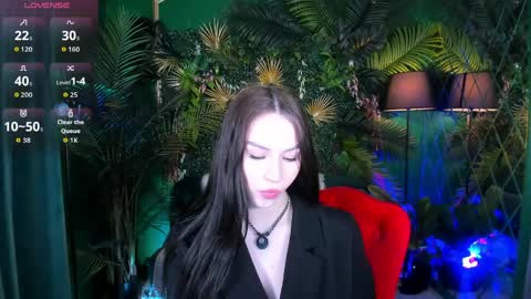 Snapshot of satiralux chatting on 05/10/26, 02:00 online show from 05/10/26, 02:00