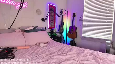 Saturn Girl online show from 10/17/25, 05:48