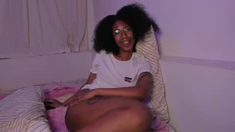 Snapshot of saturno_vibes chatting on 03/05/25, 12:00 saturno_vibes online show from 03/05/25, 12:00