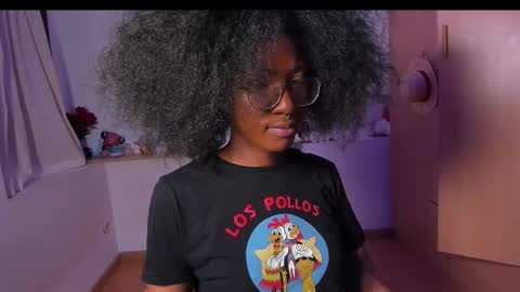 Snapshot of saturno_vibes chatting on 09/19/25, 07:43 saturno_vibes online show from 09/19/25, 07:43