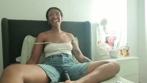 Snapshot of saturno_vibes chatting on 06/27/26, 02:23 saturno_vibes online show from 06/27/26, 02:23