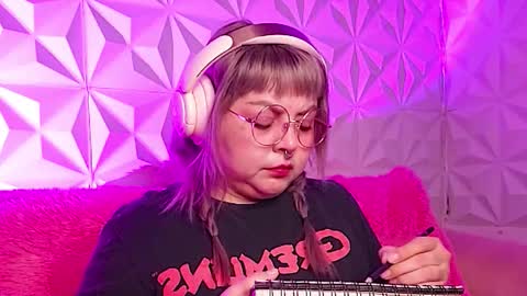 Gina George online show from 11/09/25, 12:31