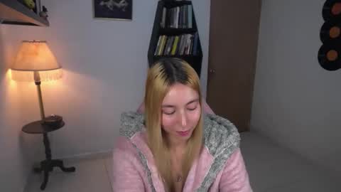 I AM JENN  online show from 11/13/25, 02:10