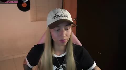 Snapshot of saucy_jenn1 chatting on 06/21/26, 04:04 I AM JENN online show from 06/21/26, 04:04
