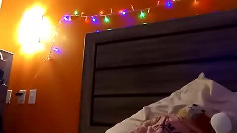 Snapshot of saucybear666 chatting on 02/06/25, 12:00 SnowBunny online show from 02/06/25, 12:00