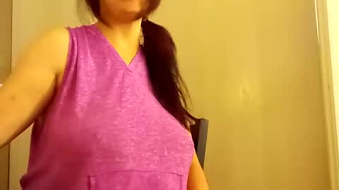 Snapshot of saucybear666 chatting on 02/26/25, 08:04 SnowBunny online show from 02/26/25, 08:04